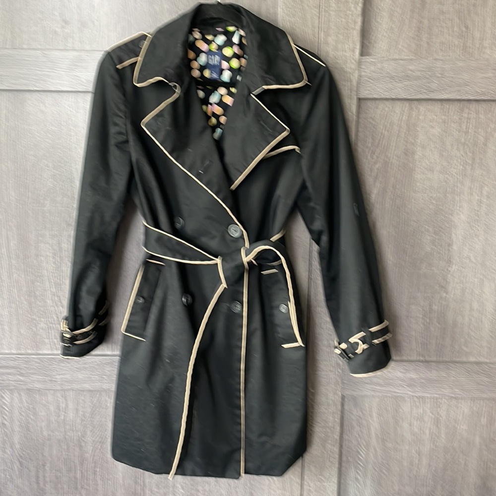 Gap LN Trench Coat with Piping and contrast dot lining